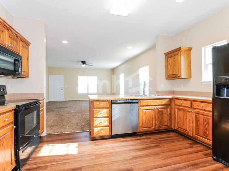 Building Photo - 2406 Fairfield Rd