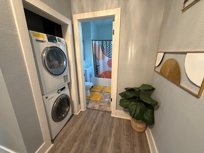 Building Photo - Stunning 3 Bedroom 1 Bathroom Single Family Home in St. Paul! Apply TODAY!