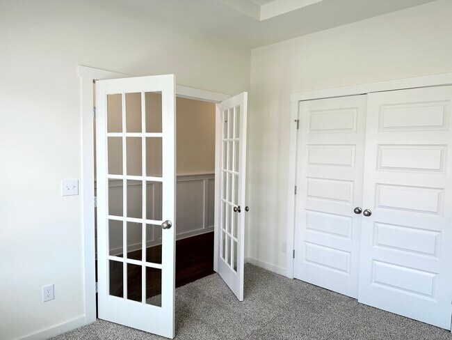 Building Photo - 4091 Textile Ln SW