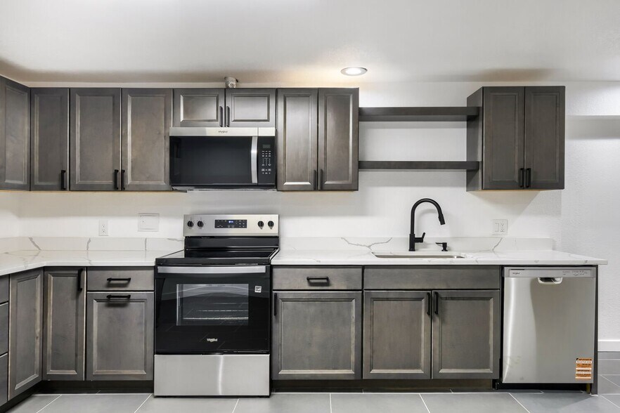 Building Photo - 3831 W Rutgers Pl