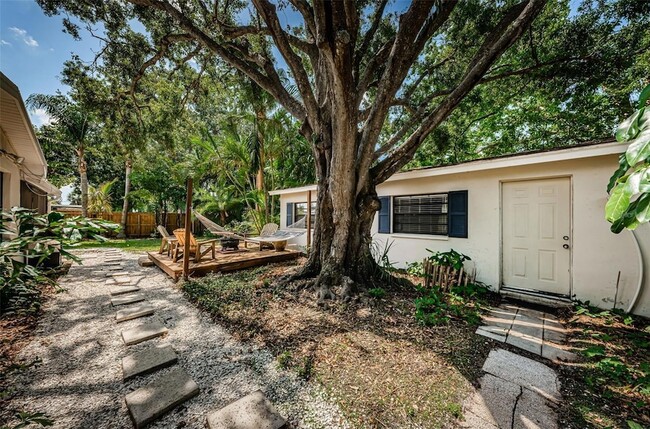 Building Photo - 4106 W Fielder St