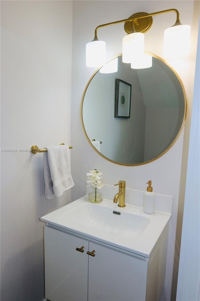 Building Photo - 16755 Hemingway Dr