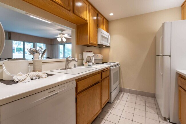 Building Photo - Scenic Long-term Rentals!