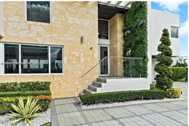 Building Photo - 6767 NW 103rd Pl