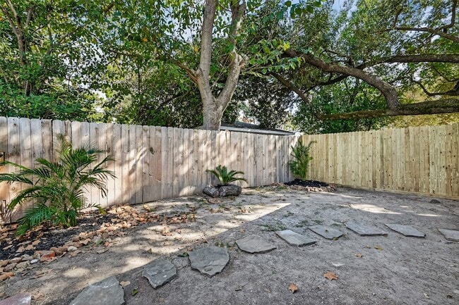 Building Photo - 23130 Bayleaf Dr