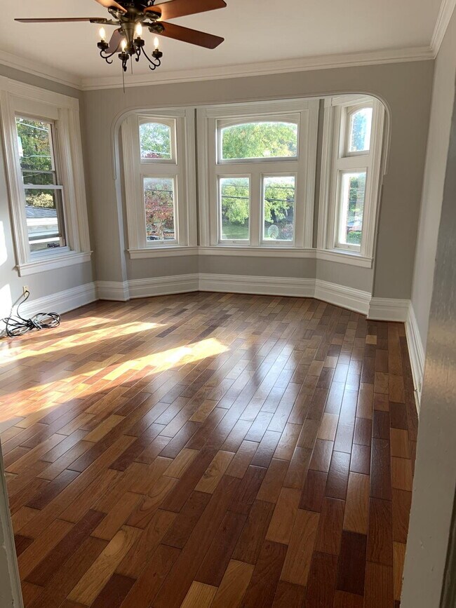 Building Photo - 69 Main St