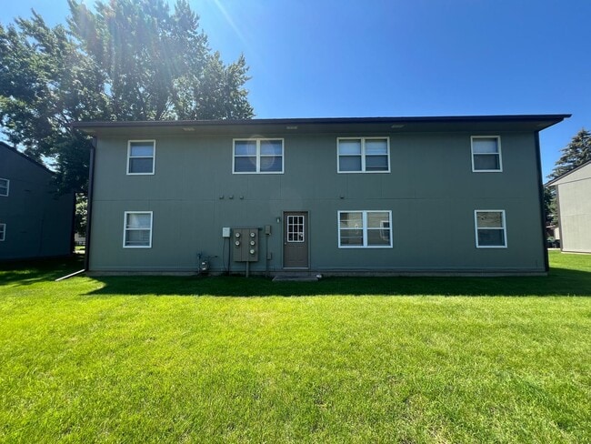 Building Photo - Fully Renovated 2-bed, 1-bath Apartment with a Garage Stall!