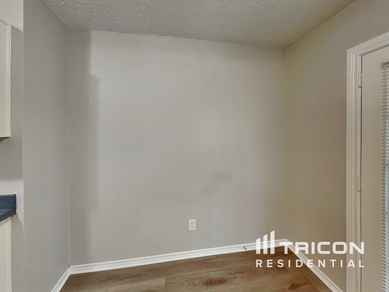 Building Photo - 2417 Highmont Dr