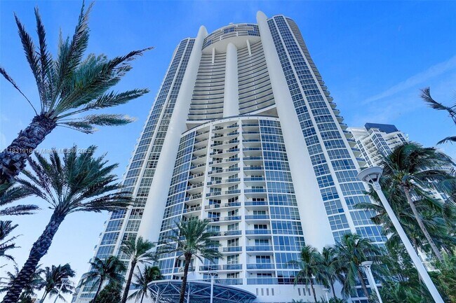 Building Photo - 18101 Collins Ave