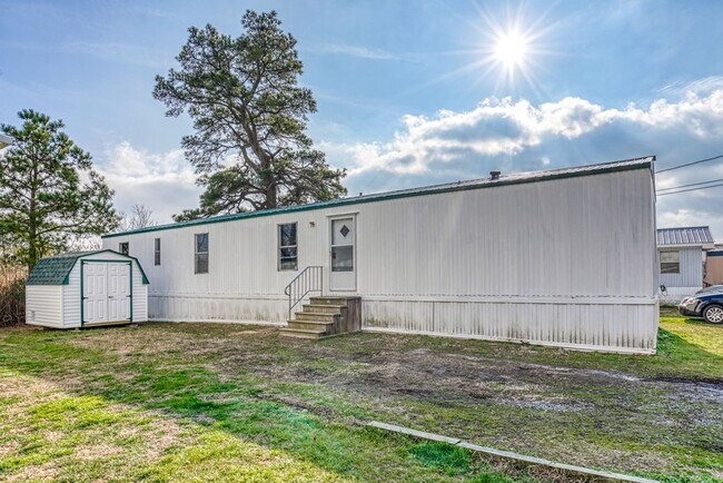 Building Photo - 6266 Magnolia Dr