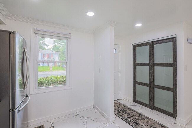 Building Photo - 9 Stillwood Cir