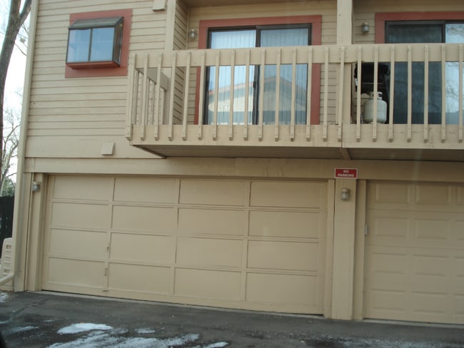 Building Photo - 32 E Old Broadmoor Rd