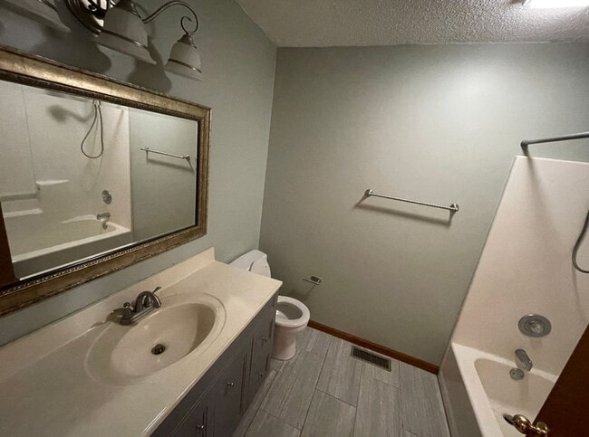 Building Photo - Newly Listed Chatham 3 Bedroom 2 Bath