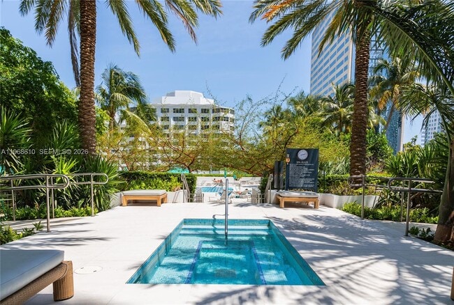 Building Photo - 950 Brickell Bay Dr