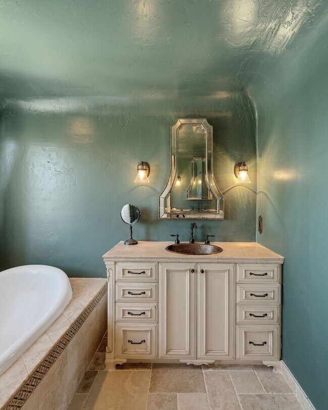 Building Photo - 1809 Palos Verdes Dr W