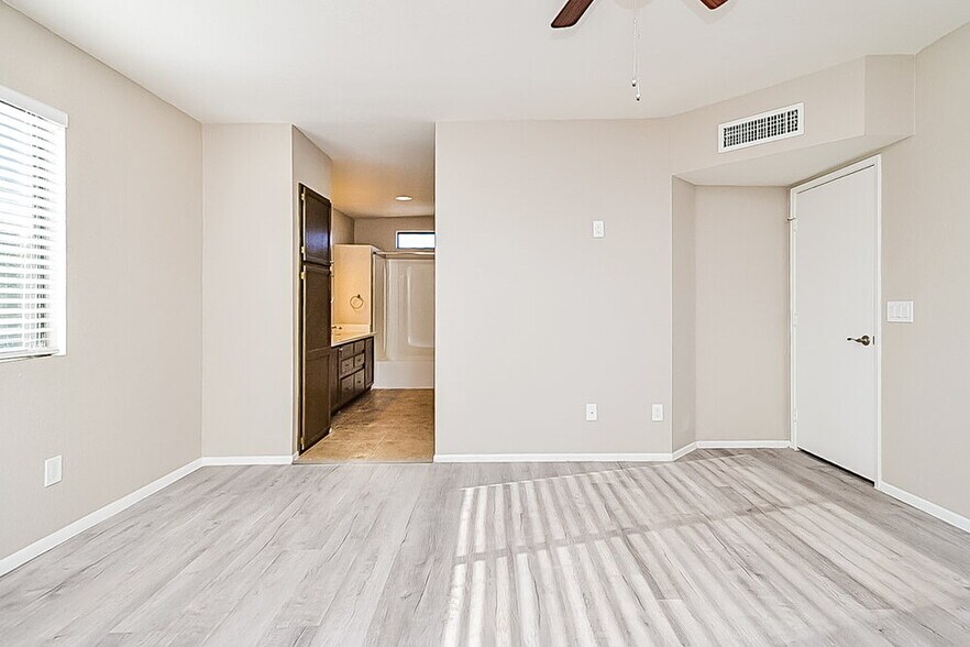 Building Photo - 7880 S Castle Bay St