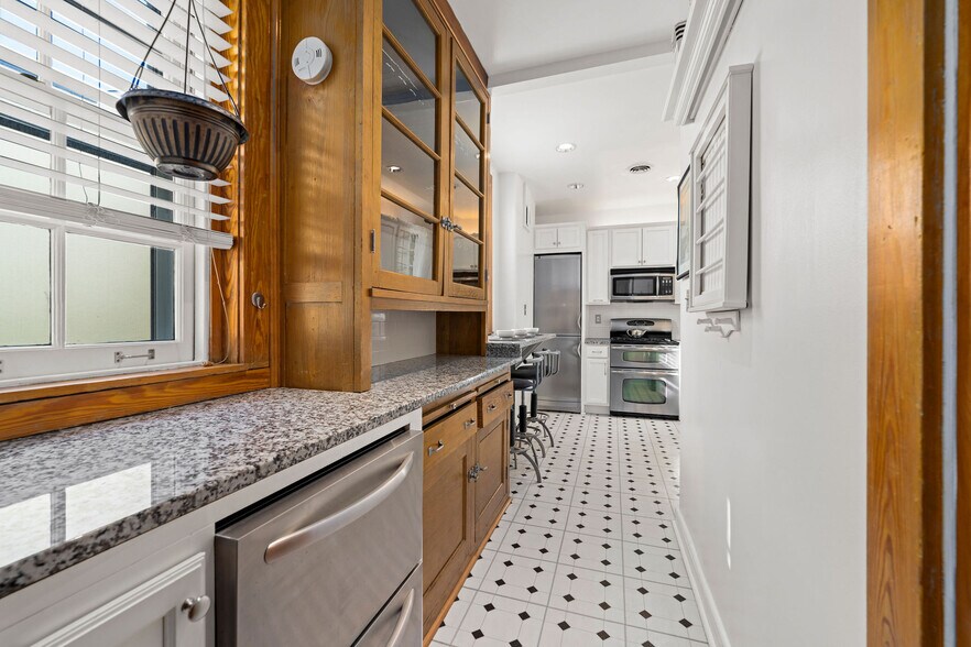 Building Photo - 3401 Greenway