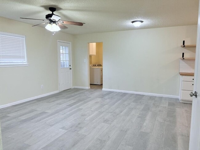 Building Photo - 711 Meadow Lake Dr