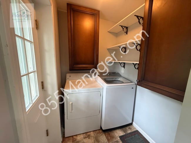 Building Photo - Cozy 2-Bedroom Ranch Near Lakes in Waterford