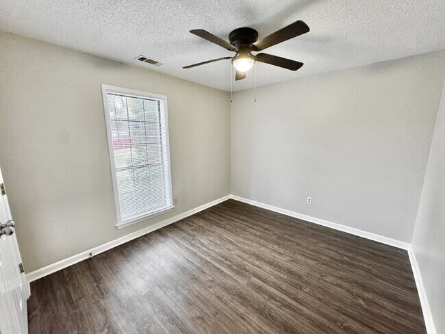 Building Photo - 7359 Peppermill Ln