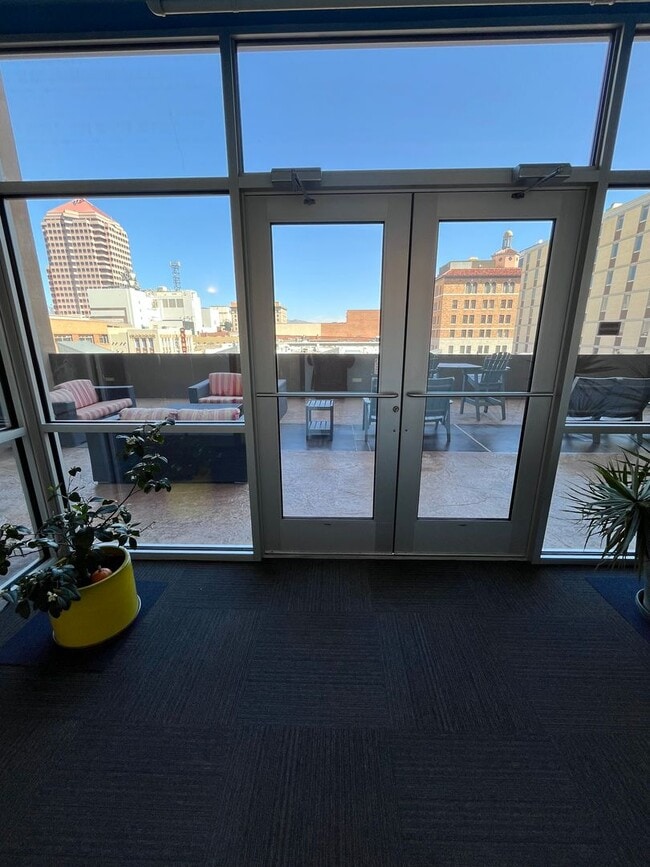 Building Photo - WOWZER Beautiful 1 bedroom Condo