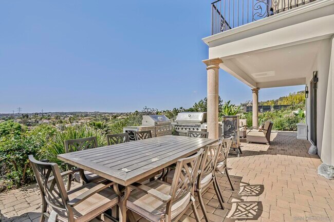 Building Photo - 7335 El Fuerte St