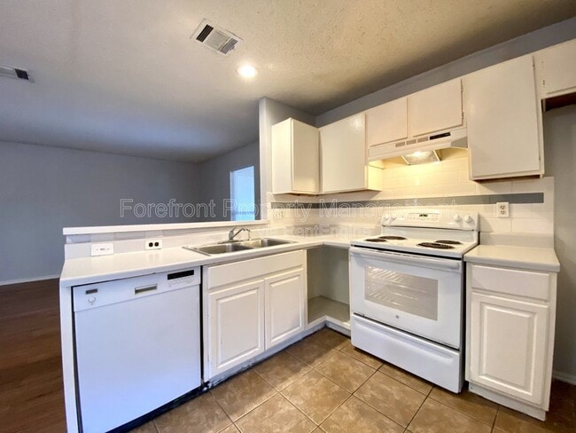 Building Photo - 5225 Meadow Field