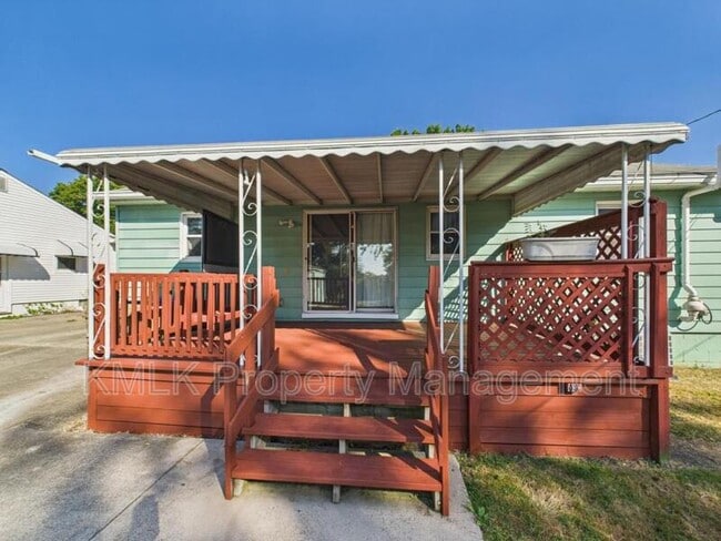 Building Photo - 316 Lynn Dr