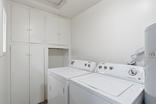 Building Photo - 2118 E Central Ave