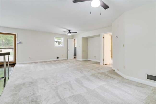 Building Photo - 339 Diane Dr SE