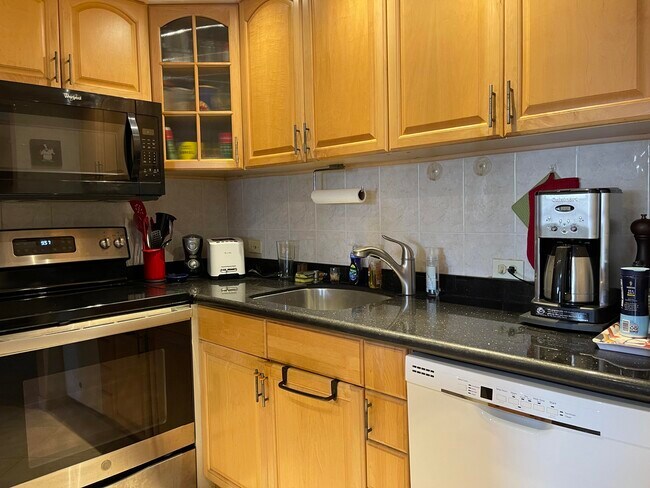 Building Photo - 27 Mansfield A