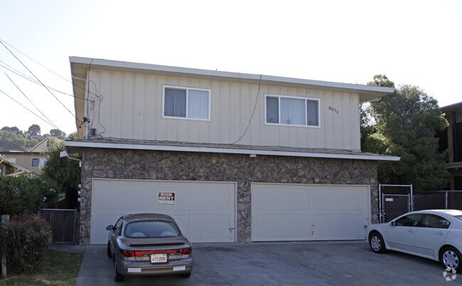 Building Photo - 9034 Hillside St