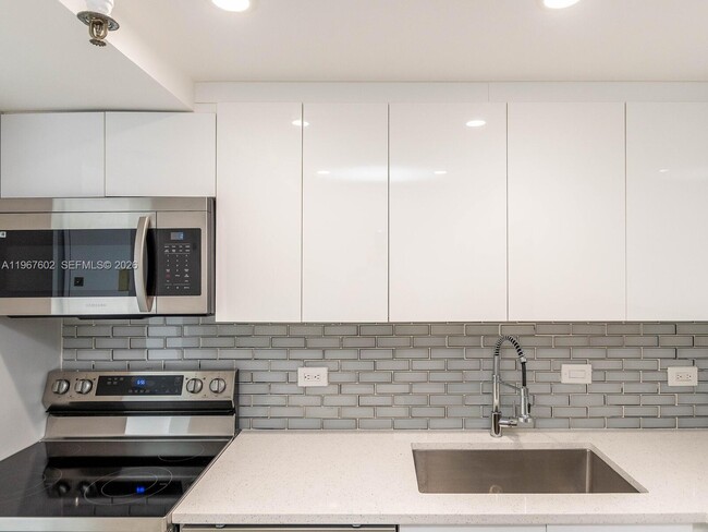 Building Photo - 20505 E Country Club Dr