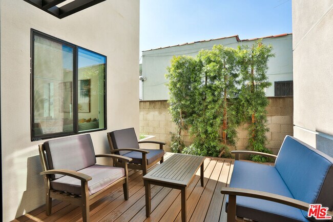 Building Photo - 1622 S Mansfield Ave