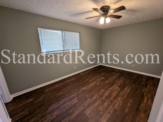 Building Photo - Ranch with Large Yard!