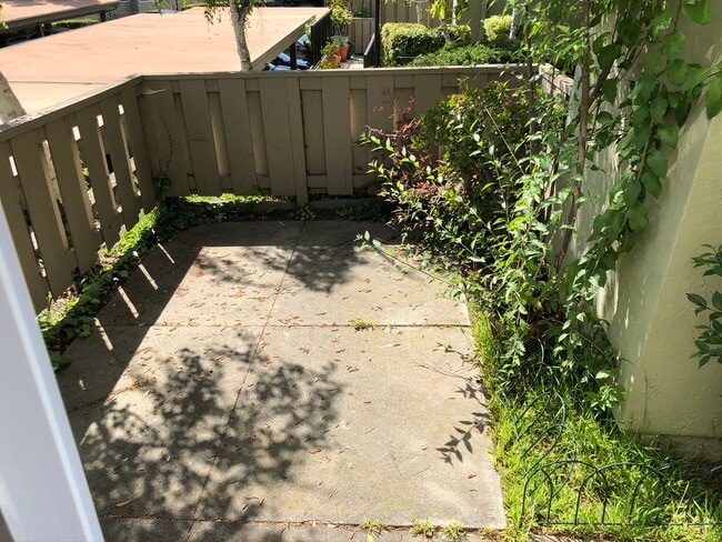 Building Photo - 24352 Dover Ln