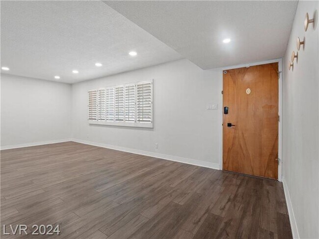 Building Photo - Spectacular Vintage 3Bed/2Bath Las Vegas h...