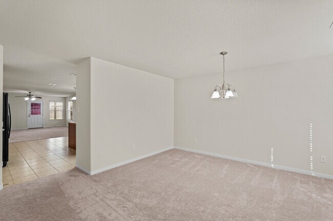 Building Photo - 1102 Honeysuckle Vine Dr