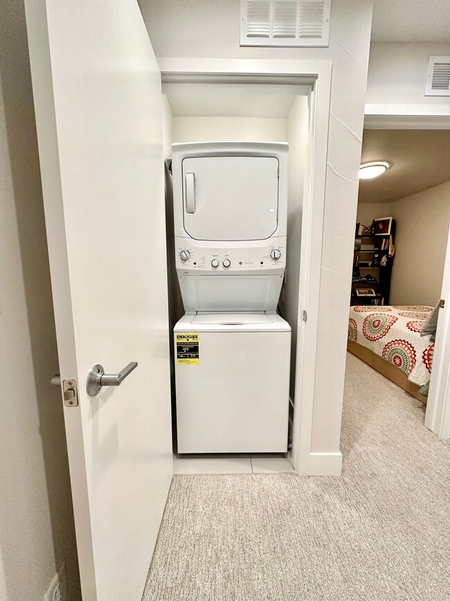 Washer/dryer - 1810 Irving St