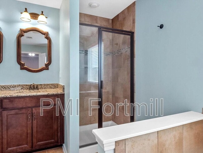 Building Photo - 5045 Fenwick Ct