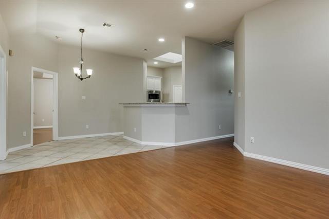 Building Photo - 883 San Jacinto Dr