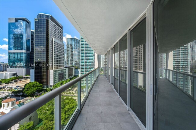 Building Photo - 495 Brickell Ave