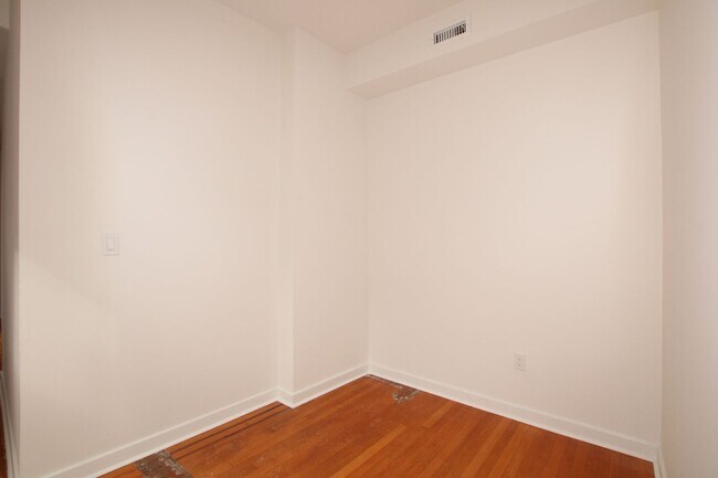 Building Photo - Beautiful 1 bed 1 bath in Fairmount- available Aug 1st