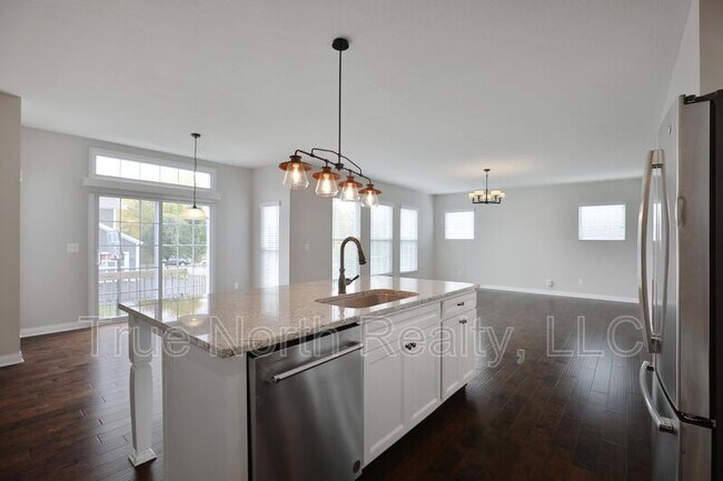Building Photo - 1412 Leesland Dr