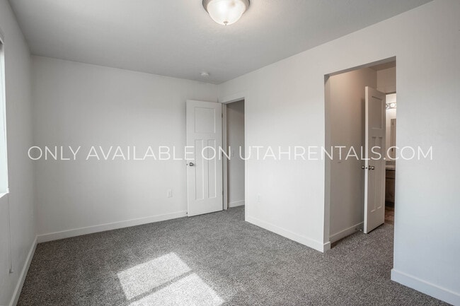 Building Photo - 678 N 190 E