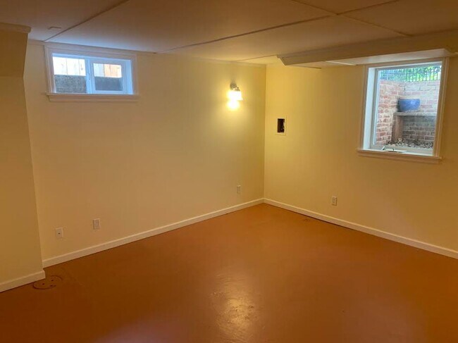 Building Photo - Impecable Remodel of Historic Eastmoreland Gem