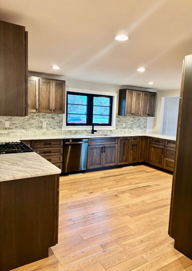 Building Photo - Spacious House. Expansive Lot. Prime Location