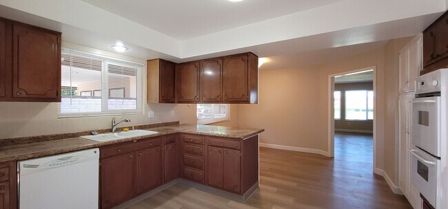 Building Photo - Beautiful 2 Bedroom / 2 Bath Bungalow Next to Hidden Valley Golf Club with Large Private Patio, N...