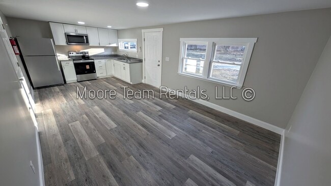 Building Photo - 906 White Pine Dr
