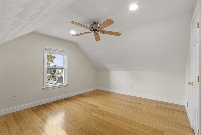 Building Photo - 17 Parker St